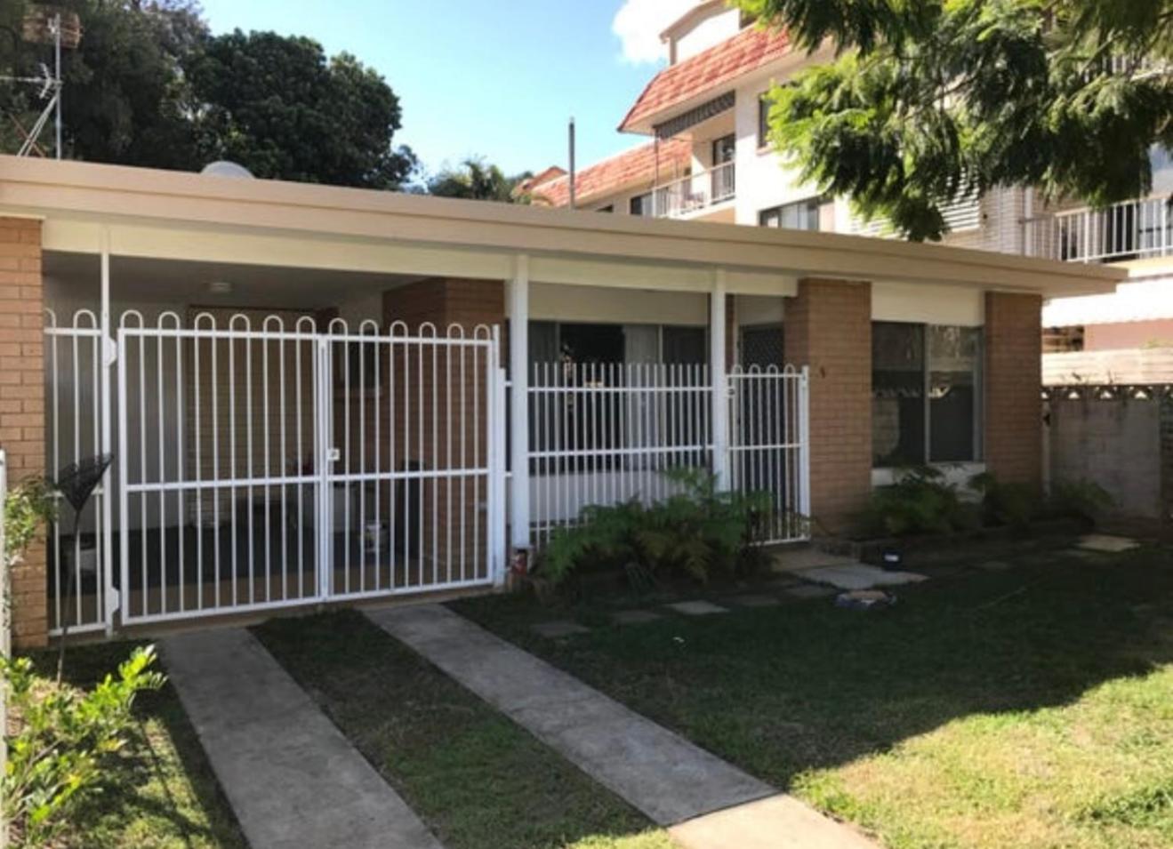 Homestay Bedroom In Surfers Chevron Island *