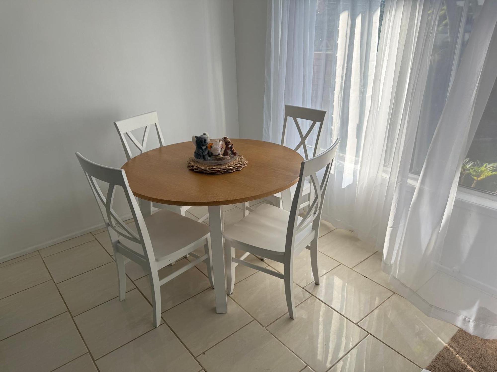 Homestay Bedroom In Surfers Chevron Island *